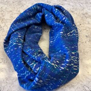 Slinky Brand - New beautiful clue scarf‎ snood
